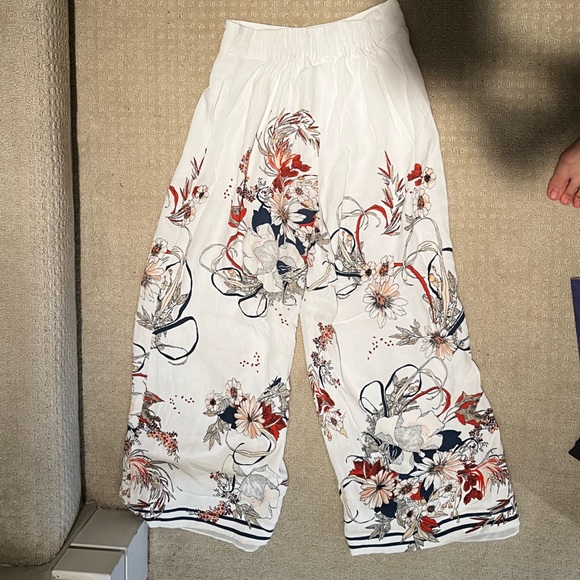 Aritzia Little Moon wide leg cropped pants - Picture 2 of 3